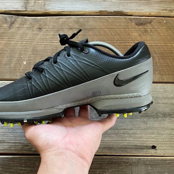 Athletic_Shoes